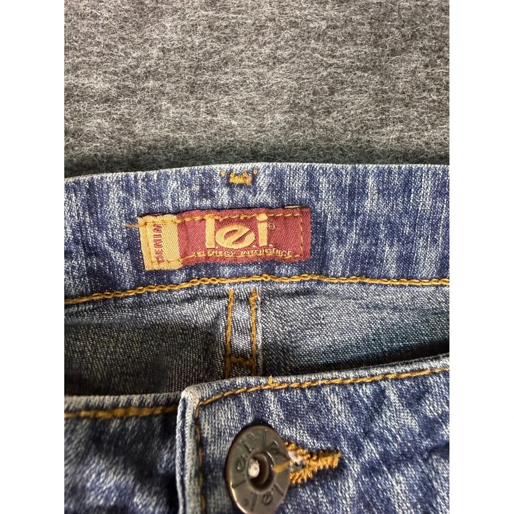 LEI Denim Jeans Women 13 Flare‎ Bootcut Blue Wash Distressed Pockets